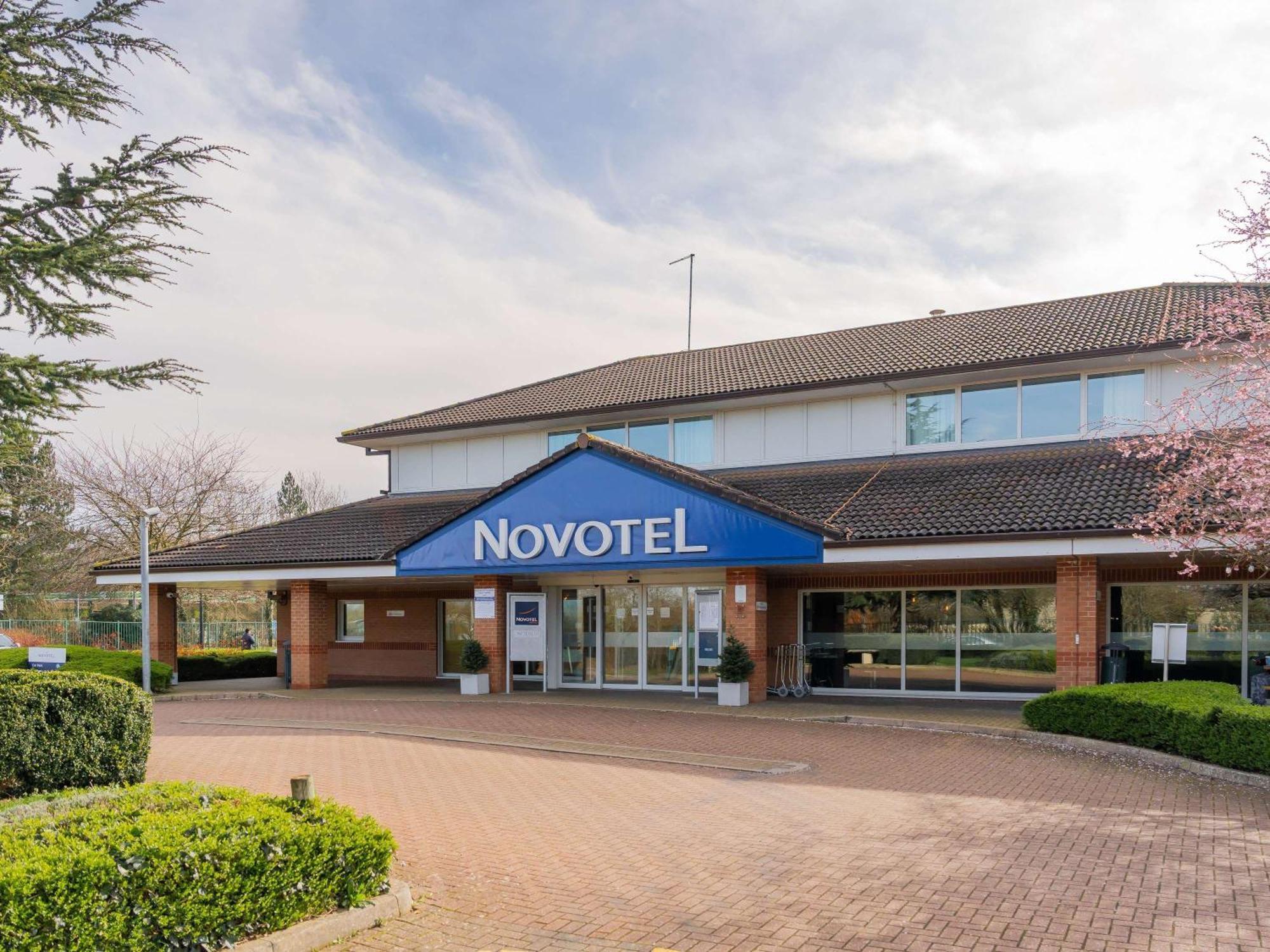 Novotel Milton Keynes Exteriör bild