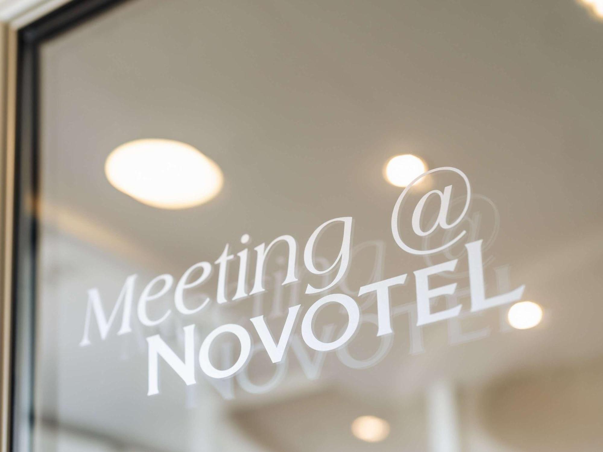 Novotel Milton Keynes Exteriör bild
