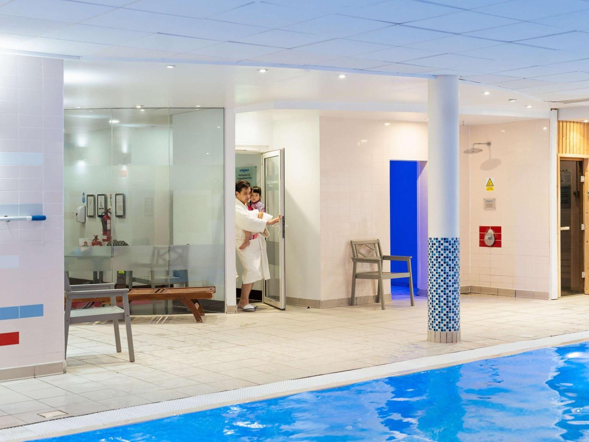 Novotel Milton Keynes Exteriör bild