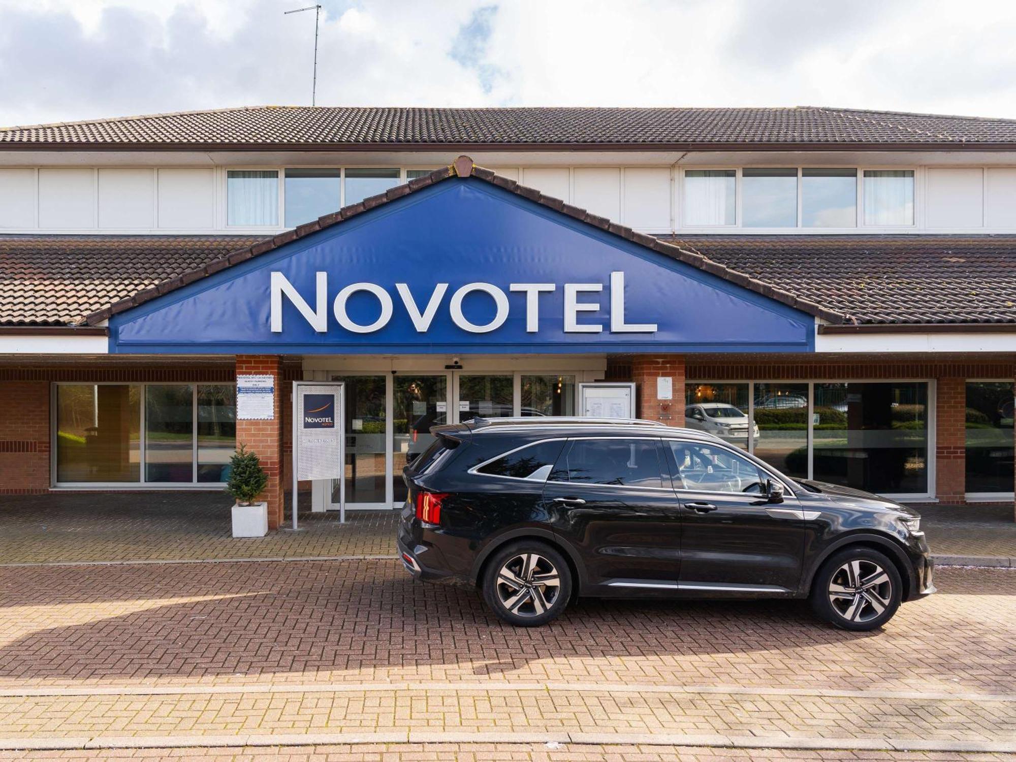 Novotel Milton Keynes Exteriör bild