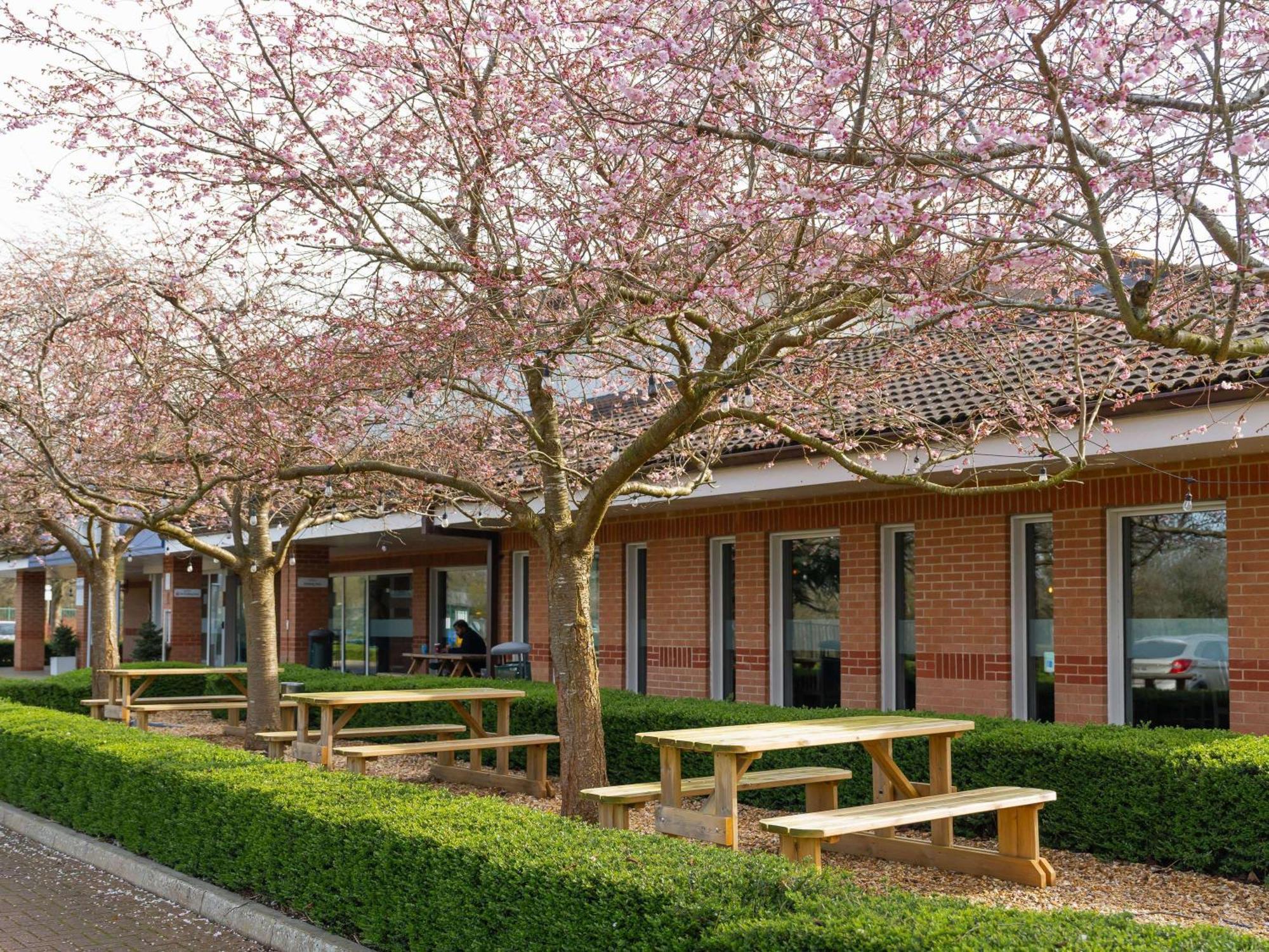 Novotel Milton Keynes Exteriör bild