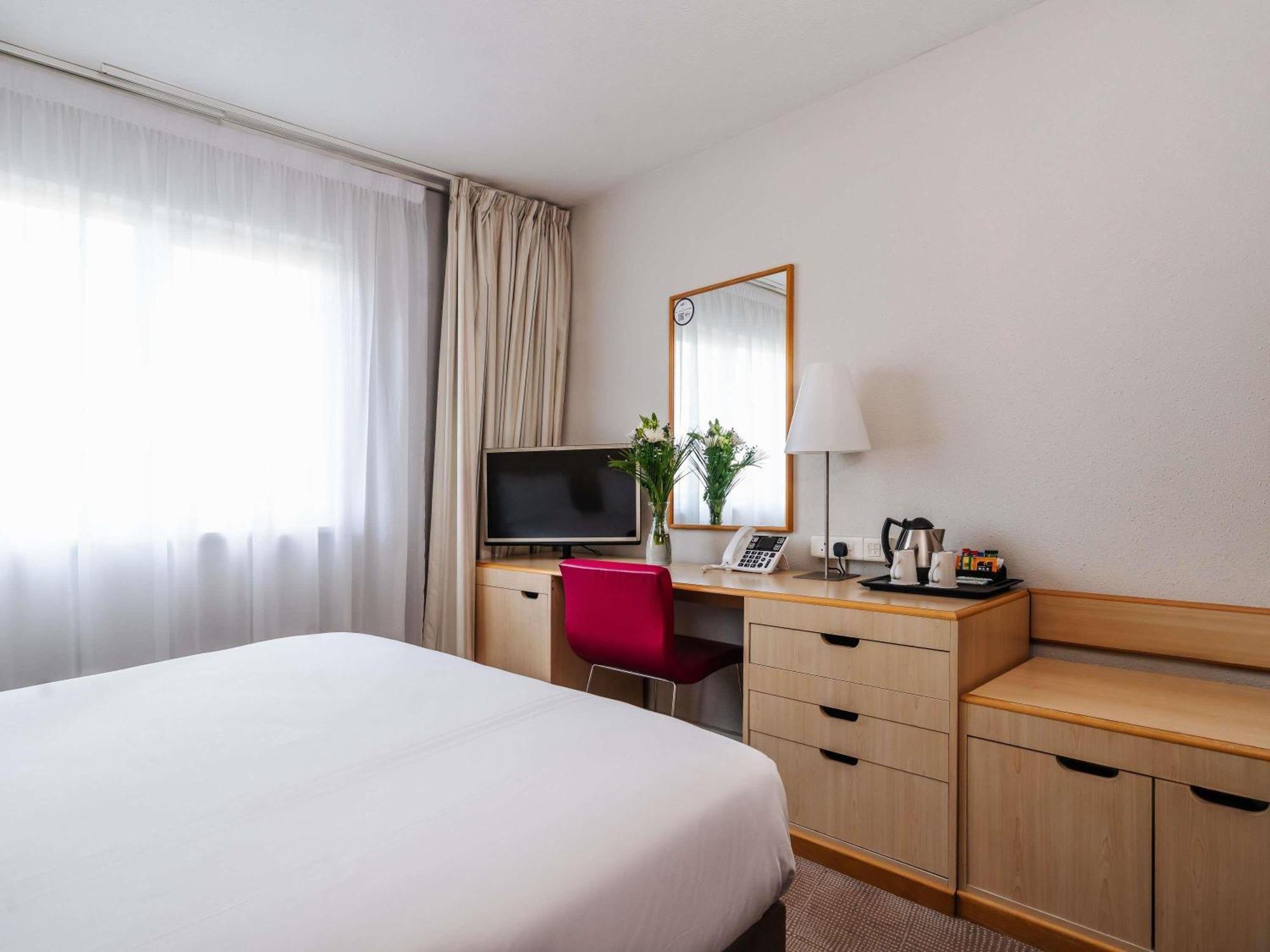 Novotel Milton Keynes Exteriör bild